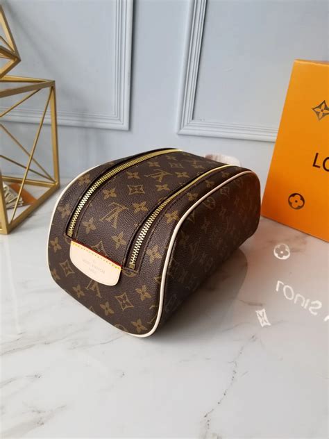 fake louis vuitton toiletry bag|louis vuitton toiletry pouch 15.